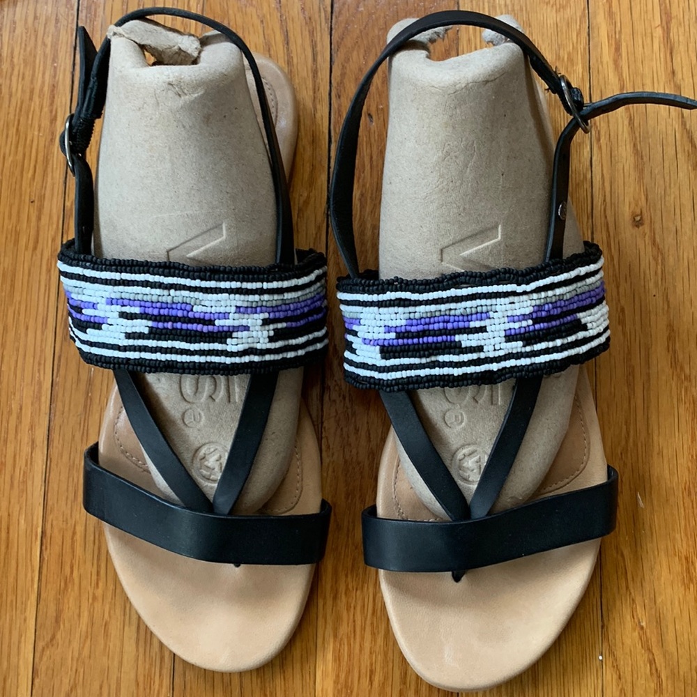 UGG beaded Sandals size 8.5 excellent condition
